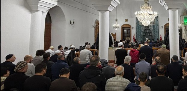 ilk teravih namazı camilerde yoğun katılımla eda edildi. - 1