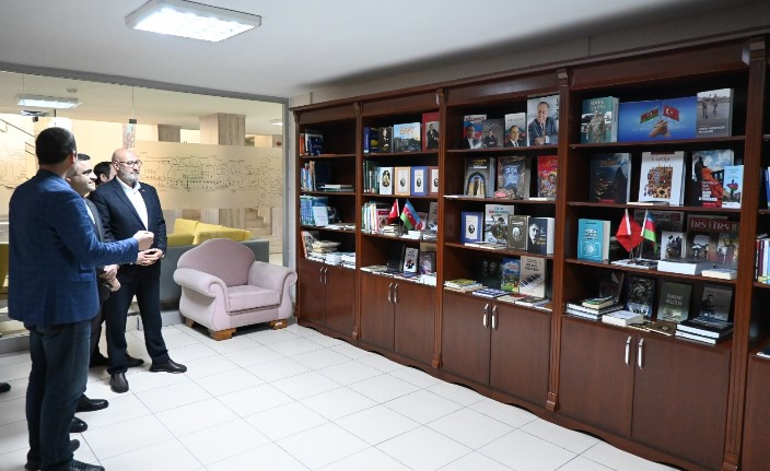 Antalya Halk Kütüphanesi’ne Azerbaycan Kültürüne Dair Kitaplar Bağışlandı - 1