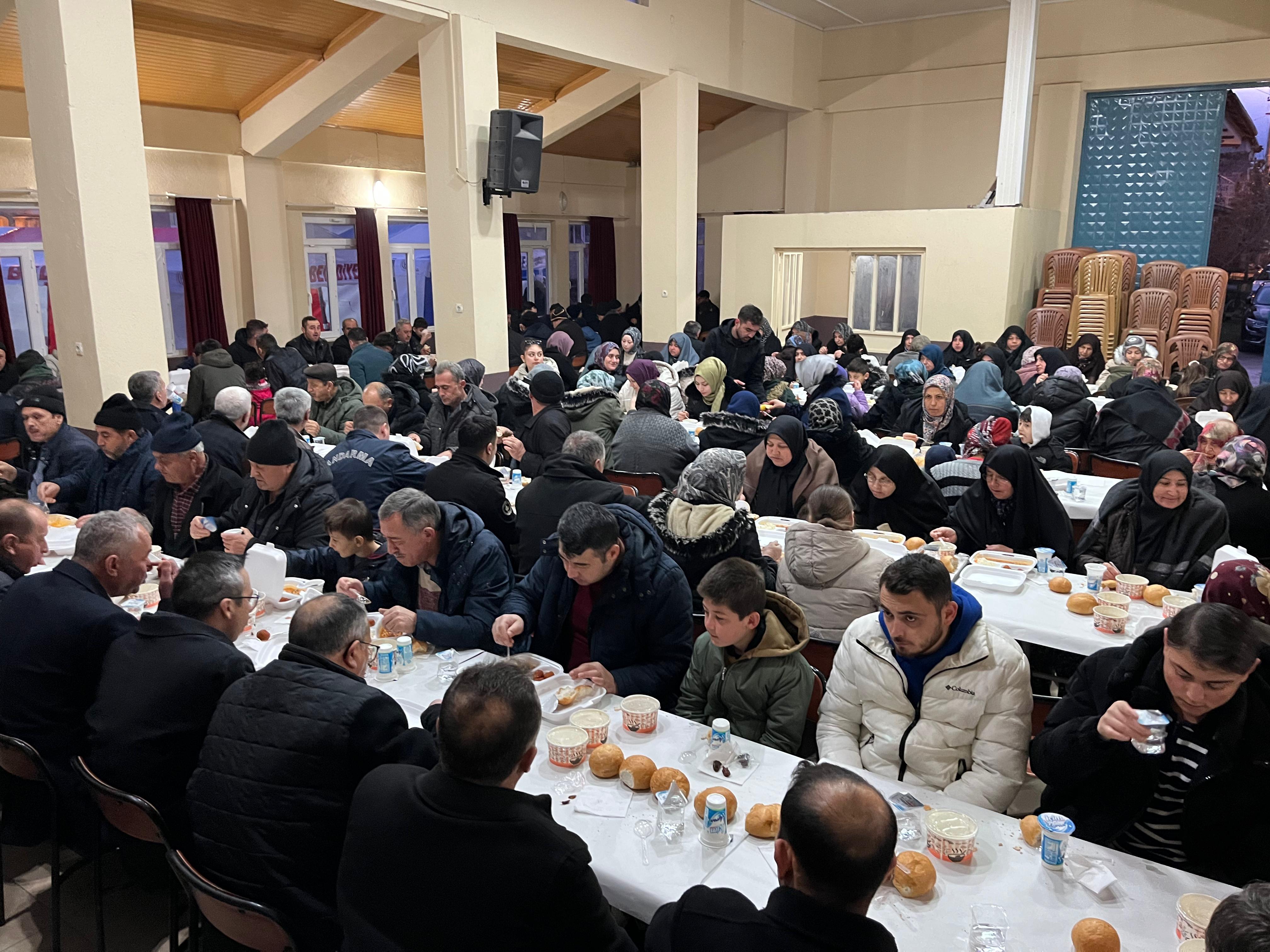 İhsaniye Belediyesi’nden Akören Mahallesi’nde  İftar Organizasyonu Düzenlendi. - 1