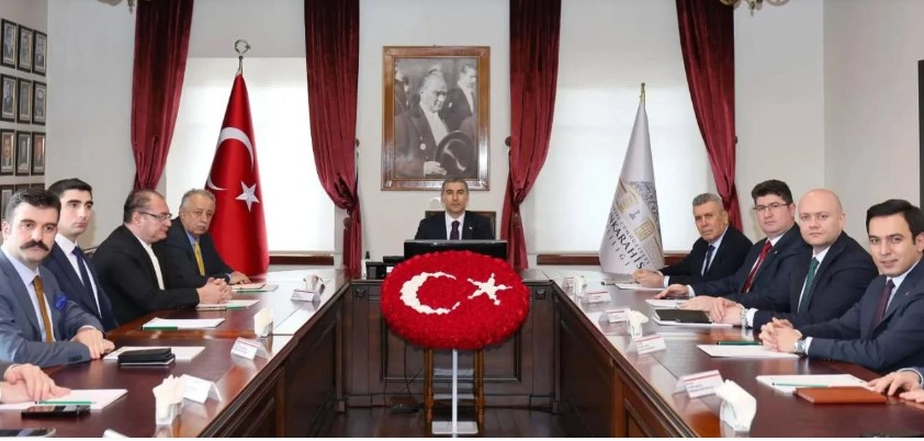 Afyonkarahisar Valisi Dr. Naci Aktaş göreve başlamasının ardından ilk toplantısını birlikte çalışacağı ekibi ile yaptı. - 1