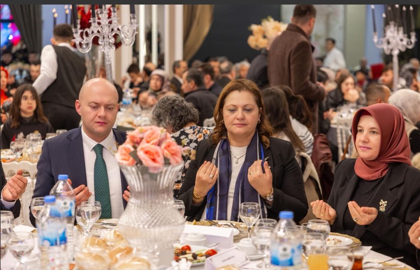 BAŞKAN BURCU KÖKSAL, ŞEHİT YAKINLARI VE GAZİLERLE İFTARDA BULUŞTU - 1