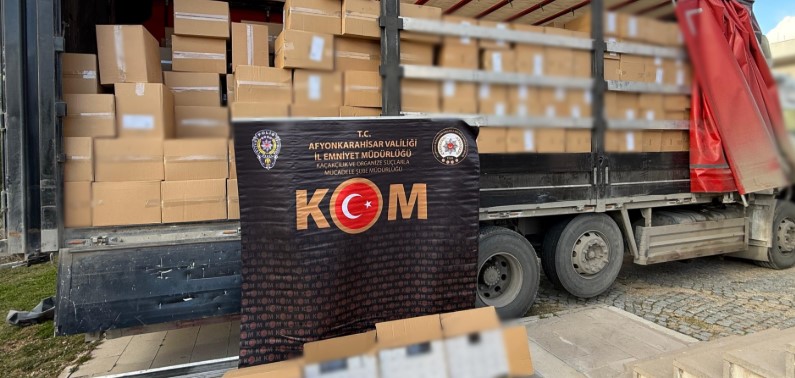 Yol Uygulamasında 6,5 Milyon Sahte Bandrollü Makaron Ele Geçirildi - 1