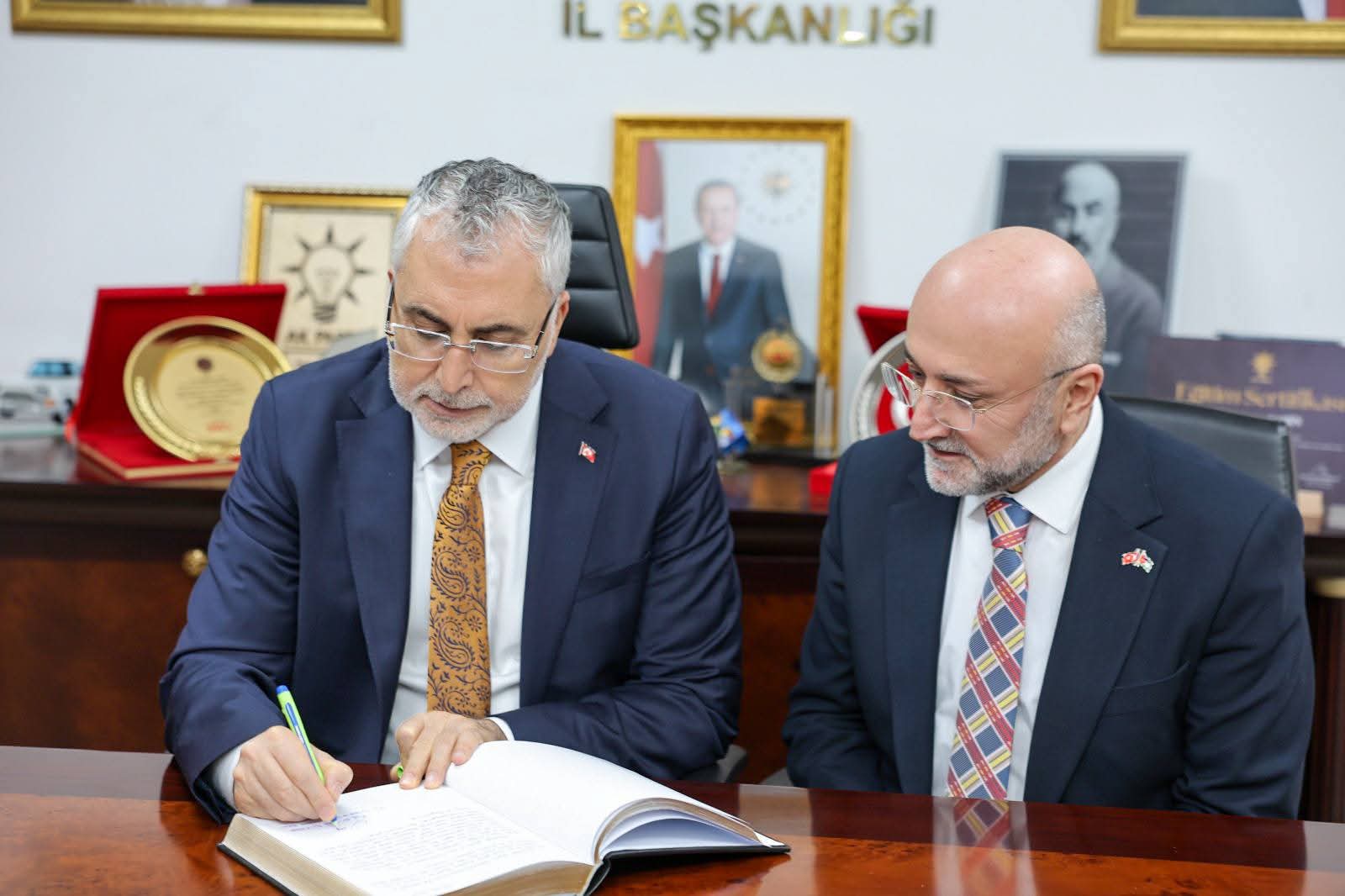 Bakan Işıkhan işçilerle iftarda buluştu - 1