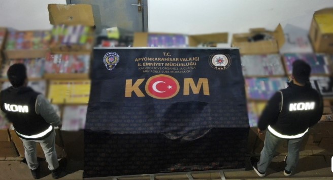 Afyonkarahisar’da Kaçakçılık Operasyonu: 27 Milyon TL Değerinde Kaçak Tütün Ürünü Ele Geçirildi - 1
