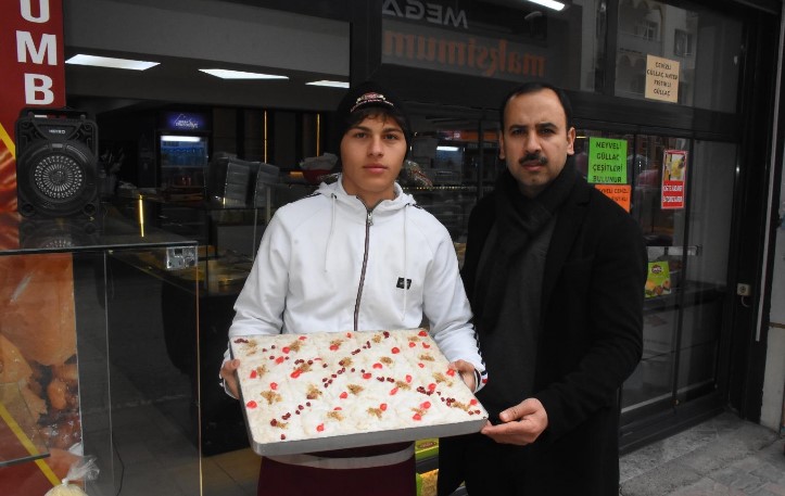 Buda şampiyon baklavacı/ Şampiyon muaythai sporcusu harçlığını baklavacı çalışarak kazanıyor - 2