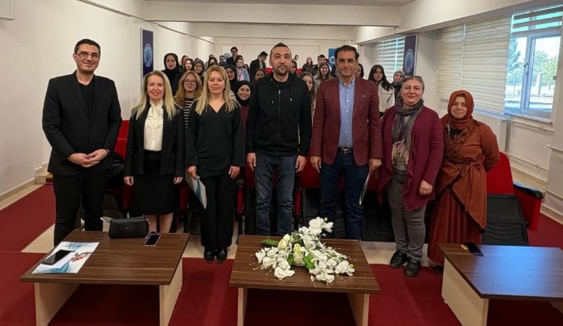 Afyon Kocatepe Üniversitesi Sandıklı MYO’da “Çocuk ve Medya” Paneli Düzenlendi - 2