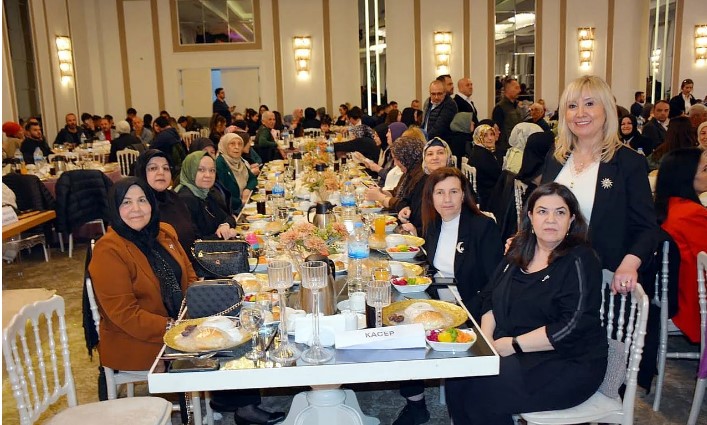 Taytak, “'MHP'ye yüzde 8 diyenler bu salonları görsünler' - 1