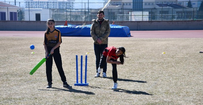 Küçük Kızlar Kriket Müsabakaları Tamamlandı - 1