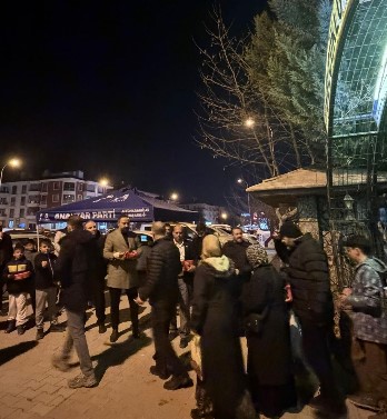 Gecesi’nin manevi iklimini vatandaşlarımızla birlikte yaşamak amacıyla şehrimizin çeşitli noktalarında bir dizi ziyaret ve ikram programı gerçekleştirdik. - 1