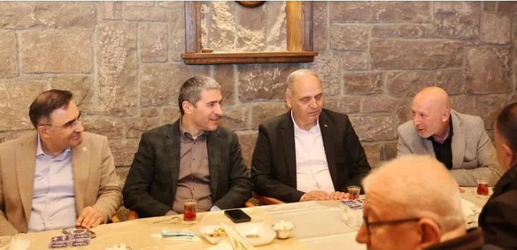 Vali Aktaş, Erkmen’de iftar Açtı, Vatandaşlarla Buluştu - 1