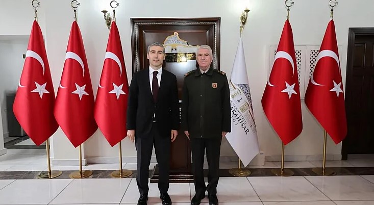 Kara Kuvvetleri Komutanlığı Lojistik Komutanı Tümgeneral Sinan Eren, Afyonkarahisar Valisi Dr. Naci Aktaş'ı ziyaret etti. - 1