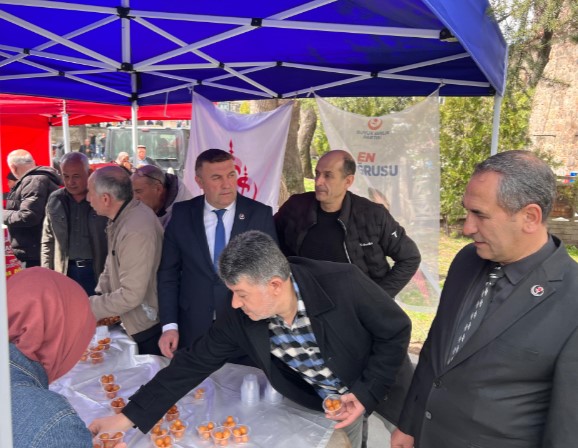 Büyük Birlik Partisi Muhsin başkan için lokma dağıttı. - 1