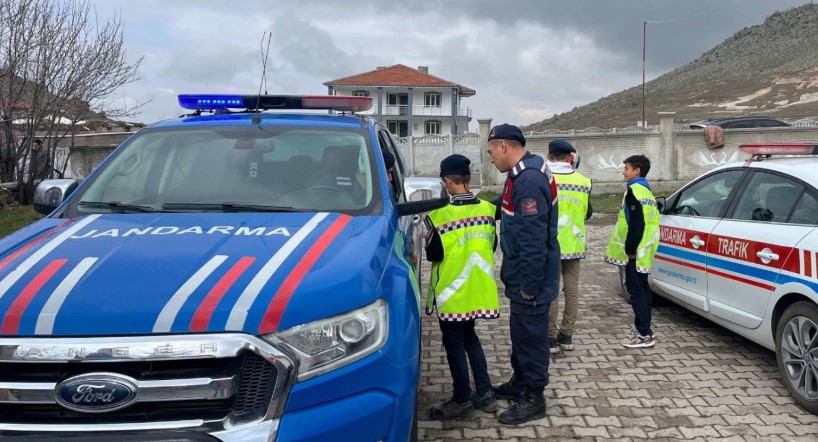 Çobanlar’da Jandarmadan Öğrenci ve Öğretmenlere Trafik Eğitimi - 2