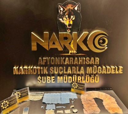 Afyon’da Sokak Satıcılarına Operasyon: Uyuşturucu ve 61 Bin TL Ele Geçirildi - 1