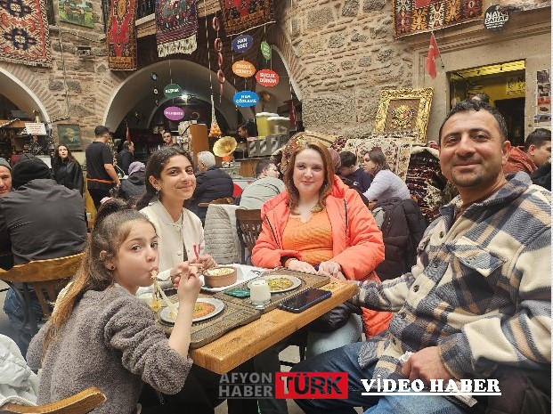 Tarihi Taşhan’da Hatay Künefe Lezzet Rüzgarı: Hatay’ın Meşhur Tatları Afyonkarahisar’da! - 1