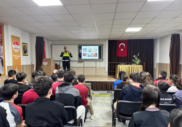 Öğrencilere Polislik, Trafik ve Güvenli İnternet Eğitimi Verildi - 1