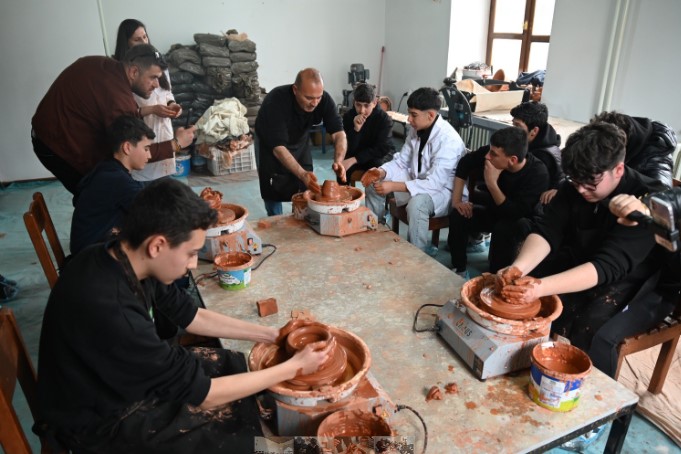 Emirdağ Mesleki ve Teknik Anadolu Lisesi Öğrencilerinden Çömlek Atölyesine Ziyaret - 1