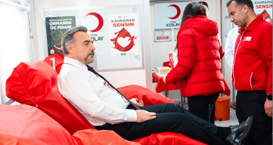 TÜRK KIZILAY’DAN OKTAY KAYNARCA İLE KAN BAĞIŞI ÇAĞRISI: KAHRAMAN SENSİN! - 1