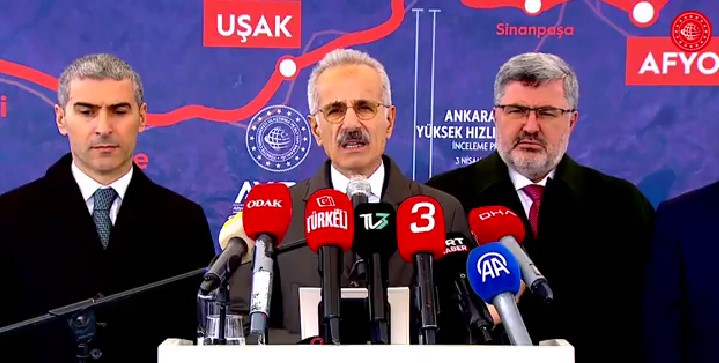 Ulaştırma ve Altyapı Bakanı Uraloğlu, Afyonkarahisar’da devam eden Ankara-Polatlı-Afyonkarahisar Yüksek Hızlı Tren hattındaki çalışmaları yerinde inceledi - 1