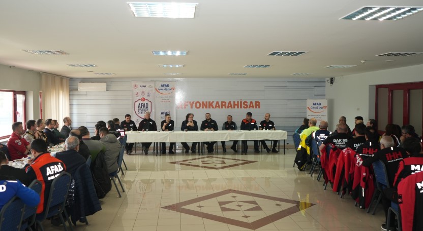 AFAD Başkan Yardımcısı Hamza TAŞDELEN Afyonkarahisar’da Arama kurtarma ve İnsani Yardım Dernekleriyle Buluştu - 1