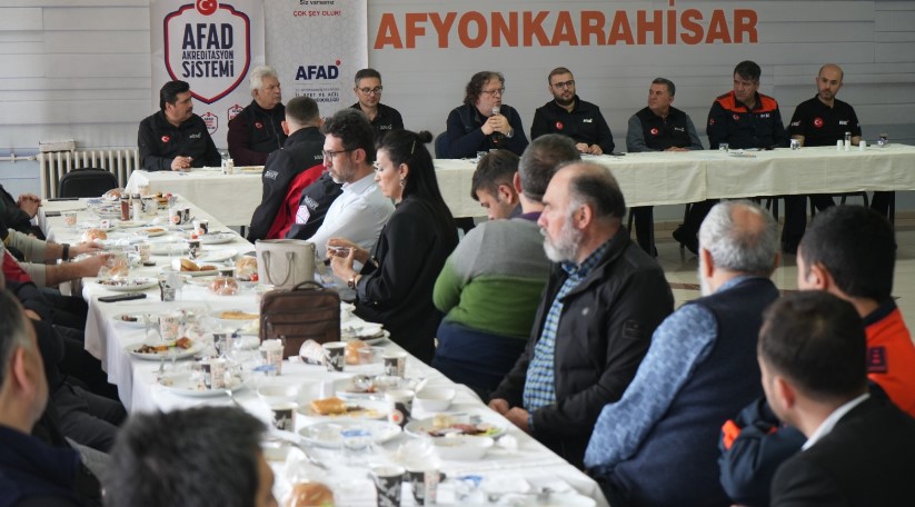 AFAD Başkan Yardımcısı Hamza TAŞDELEN Afyonkarahisar’da Arama kurtarma ve İnsani Yardım Dernekleriyle Buluştu - 2