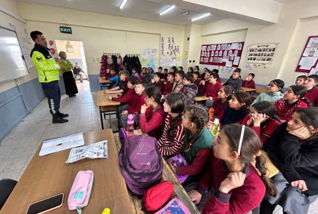 Afyonkarahisar’da Trafik Bilinci Eğitimi: 1 Haftada 1463 Kişiye Ulaşıldı - 1