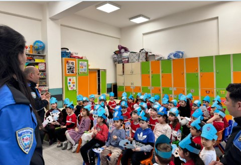 Polisten Miniklere Anlamlı Eğitim: 181. Kuruluş Yılında Bilinçlendirme Çalışması - 1