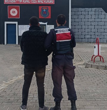 Afyonkarahisar’da Aranan Şahıs Jandarmadan Kaçamadı - 1