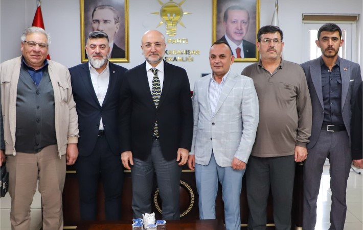 Afyonkarahisar Muhtarlar Derneği Başkanı Suat Uygur ve beraberindeki 11 mahalle muhtarı, AK Parti İl Başkanı Av. Turgay Şahin’i ziyaret etti.