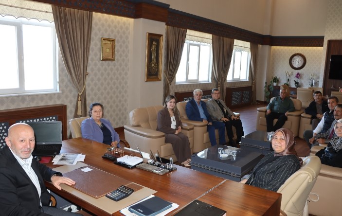 Afyon Muhtarları Dayanışma Derneği  il Genel Meclis Başkanı Mehmet Siper'i makamında Ziyaretetti.