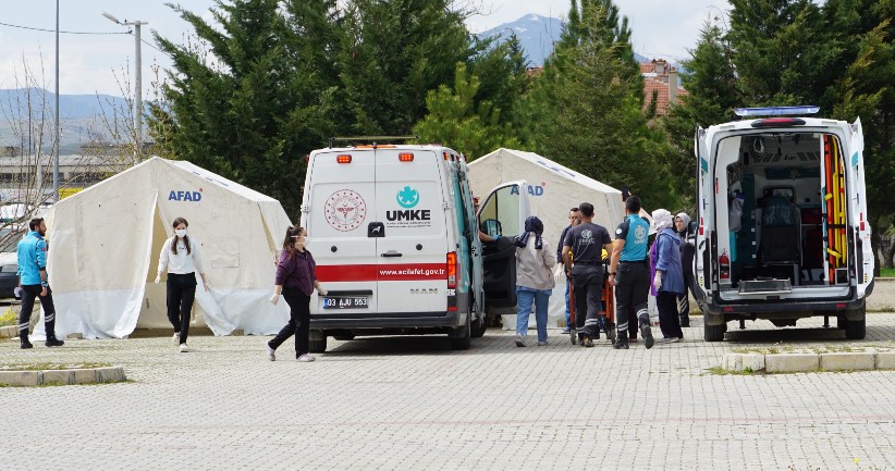 ŞUHUT’TA HASTANE TATBİKATINDA EKİPLER ZAMANLA YARIŞTI - 3