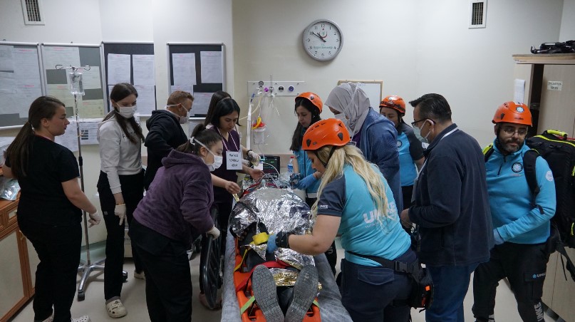 ŞUHUT’TA HASTANE TATBİKATINDA EKİPLER ZAMANLA YARIŞTI - 5