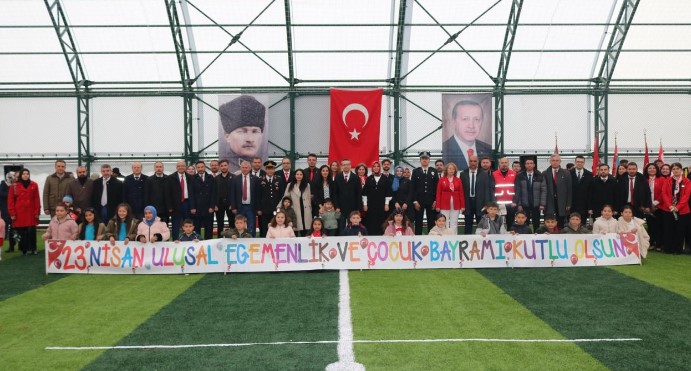 İhsaniye ilçesinde Atatürk İlkokulu ve Ortaokulu’nun düzenlediği 23 Nisan Törenleri Coşkuyla Kutlandı