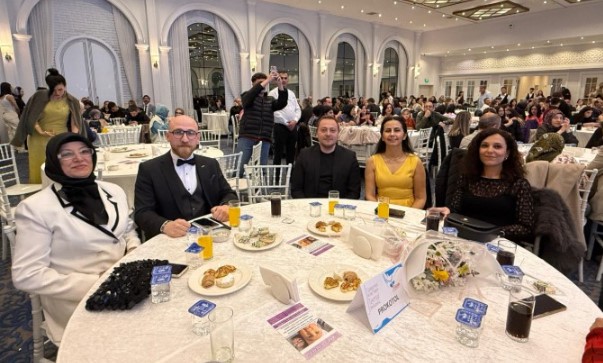 2. Geleneksel Dünya Dans Gecesi, farklı kültürlerin danslarını aynı sahnede buluştu.