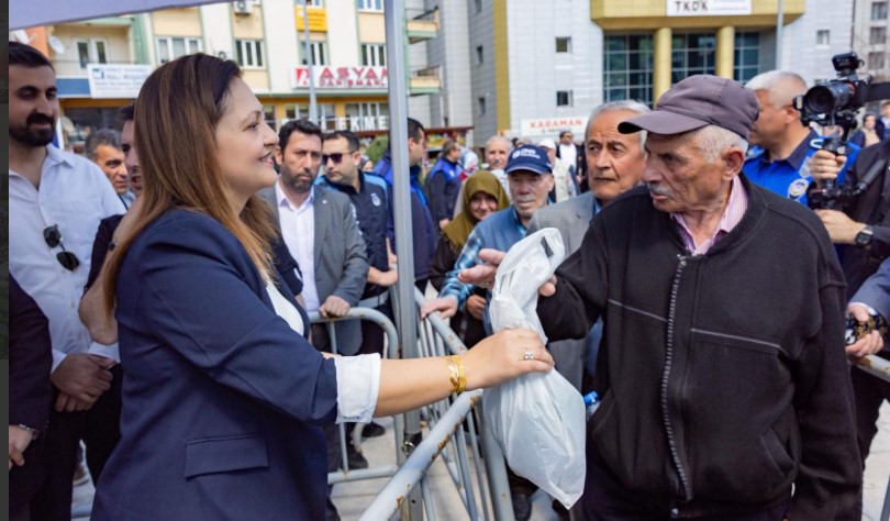 AFYONKARAHİSAR BELEDİYESİ 420 BİN ADET FİDE DAĞITTI. - 2