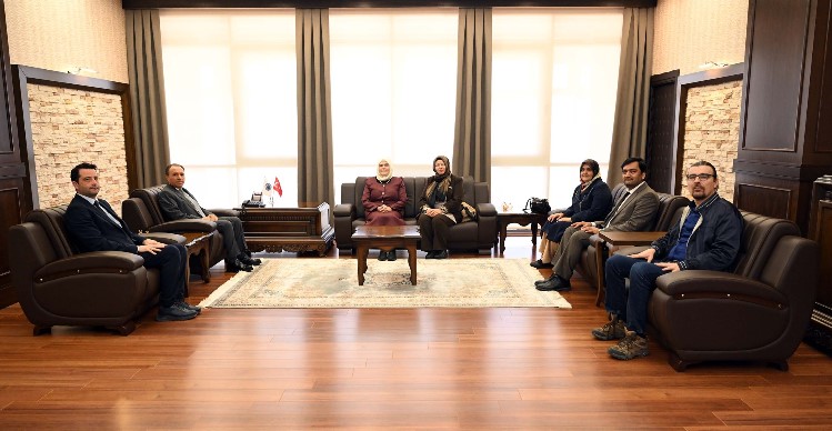 KADINANALAR KÜLTÜR DERNEĞİ’NDEN AKÜ REKTÖRLÜĞÜ’NE ZİYARET