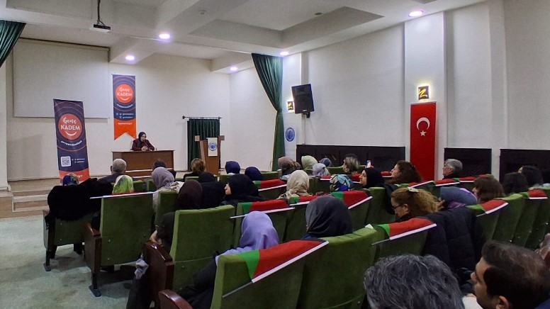 KADEM) Afyonkarahisar İl Temsilciliği tarafından “Bir Kadının Gözüyle Sumud Filosu” başlıklı söyleşi programı gerçekleştirildi.