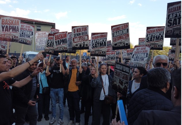 Demokrasi; halkın iradesini her koşulda yaşatmak ve o iradeye sahip çıkmaktır.