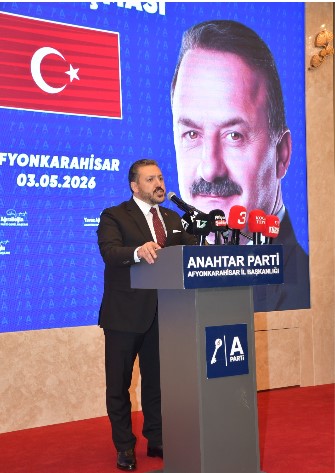 Millet artık bu tiyatroları izlemekten yorulmuştur.