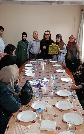 Annelik, karşılık beklemeden verilen sevginin, sonsuz şefkatin ve bitmeyen fedakarlığın adıdır