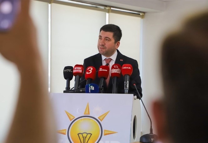 AK Parti’den ayrılıp farklı partilere geçenler, hatta yeni parti kuranlar oldu…
